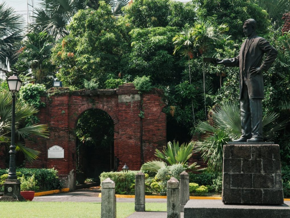 intramuros tourist spot in manila